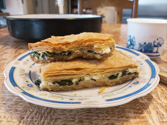 Lisnata pita sa sirom i spanaćem Lisnata pita sa sirom i spanaćem