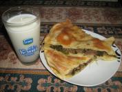 Prolećna pita sa mesom i mladim crnim lukom
