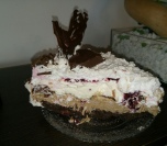 Čokoladna beze torta sa šumskim voćem