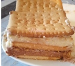 Kremaste griz kocke