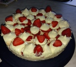 Osvježavajuća karamel torta sa jagodama