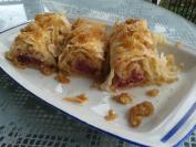 Rolovana baklava sa keksom i malinom