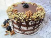 Torta sa suvim šljivama, orasima i čokoladom