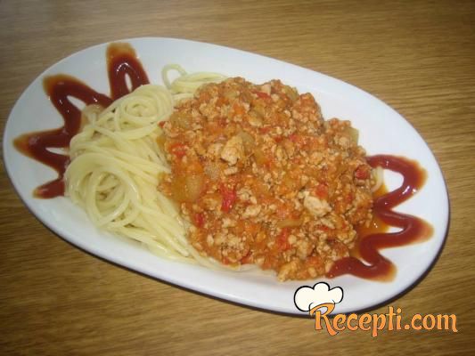 Špagete sa mlevenim mesom i tikvicama