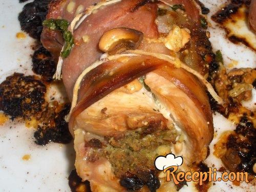 Pileće meso punjeno falafelom