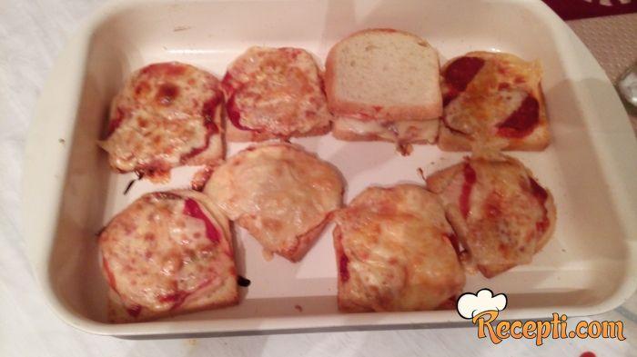 Pizza sendviči iz rerne