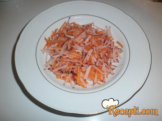 Salata od rotkvice i šargarepe
