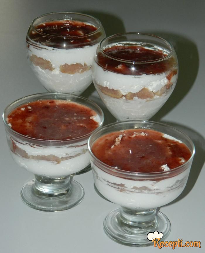 Ledeni desert u čaši