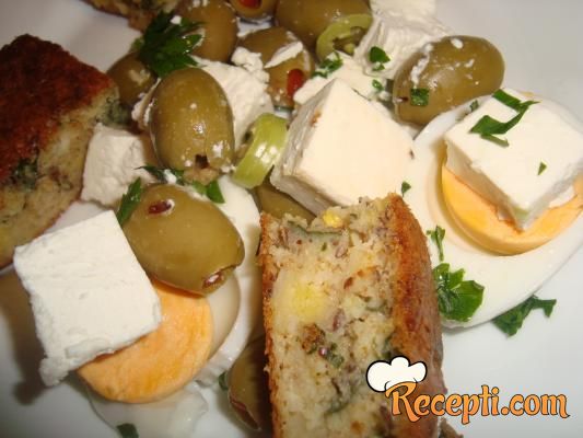 Salata od jaja, sira i maslina