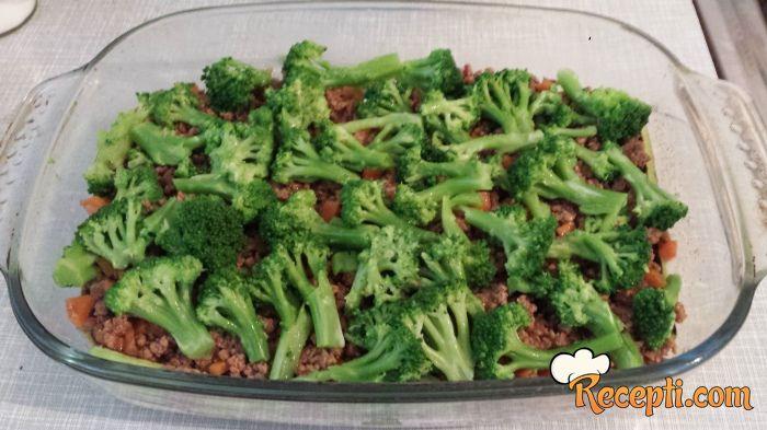 Musaka sa brokolijem i tikvicama