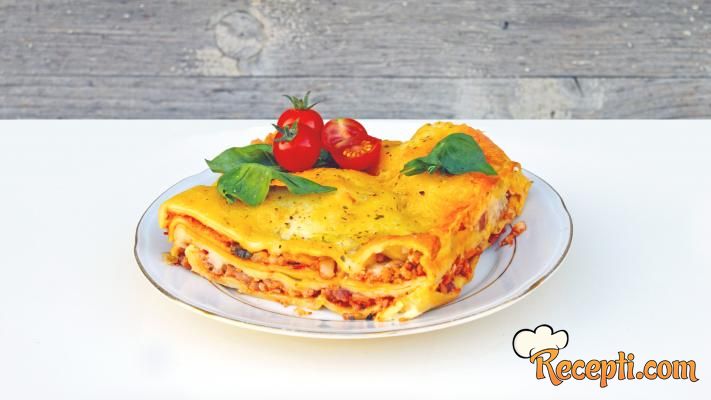 Lazanja bolonjeze (Lasagna Bolognese)