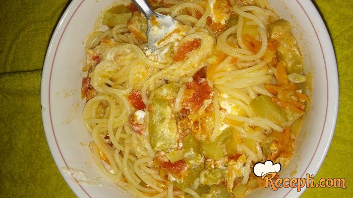 Špagete sa povrćem i sirom