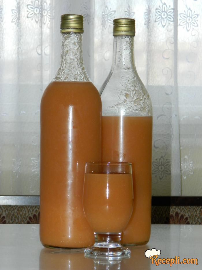 Domaći sok (jabuka, kruška, šargarepa)