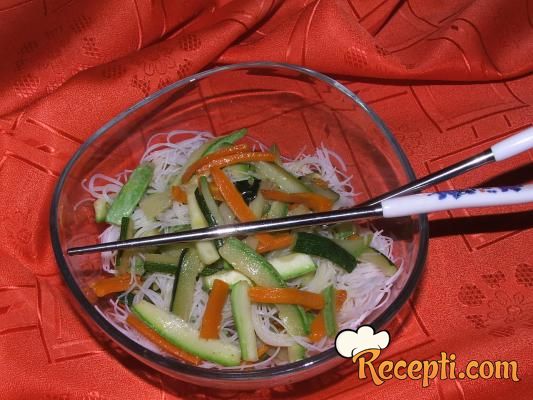 Rice vermicelli sa povrćem