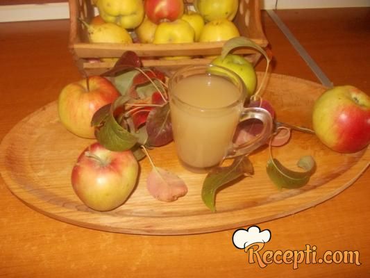 Domaće sirće od jabuka