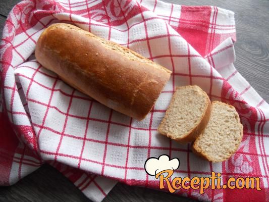 Hleb od ražanog i celog zrna pšenice brašna