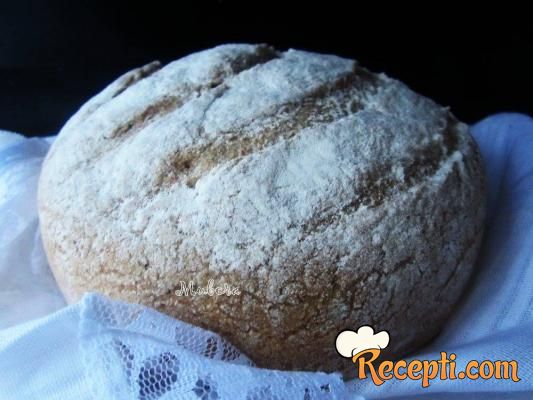 Hleb sa integralnim i raženim brašnom