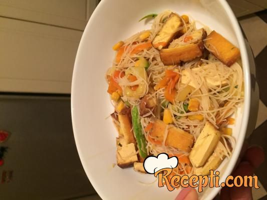 Kineske nudle sa povrćem i tofu sirom