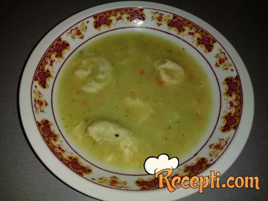 Pileća krem supa sa knedlama