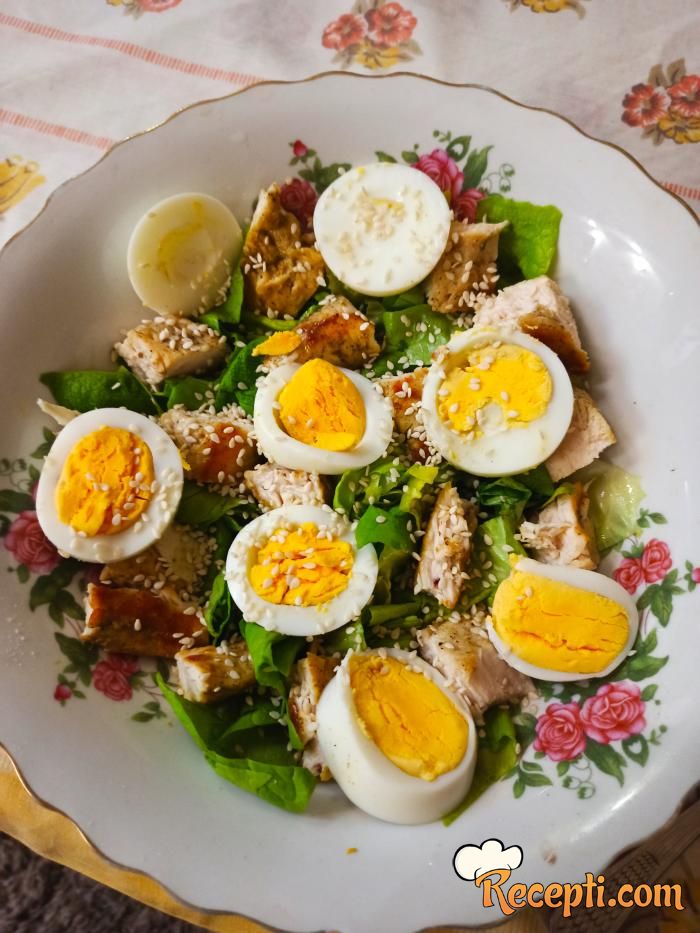Obrok salata sa piletinom