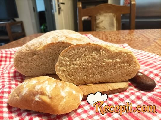 Domaći hleb sa dve vrste brašna