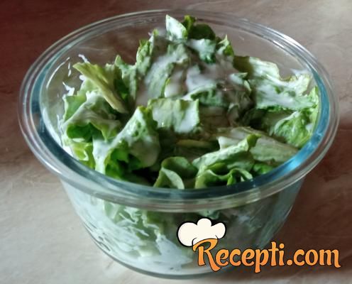 Zelena salata sa dresingom