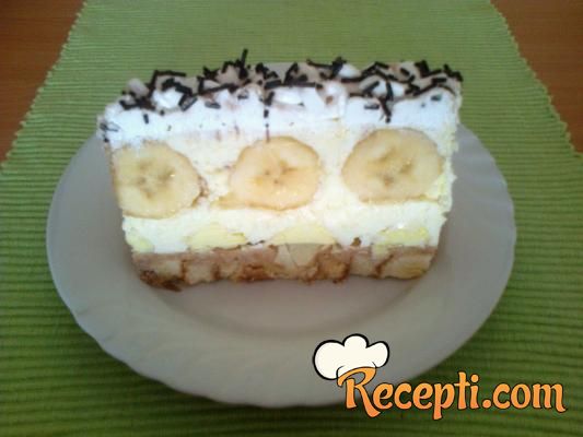 Praznična torta sa bananama i kroasanima