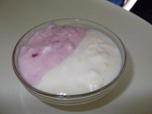 Voćni jogurt - kao kupovni