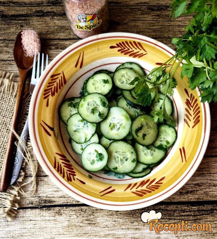 Osvježavajuća salata s krastavcima
