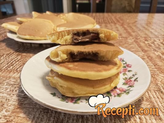 Američke palačinke punjene čokoladom