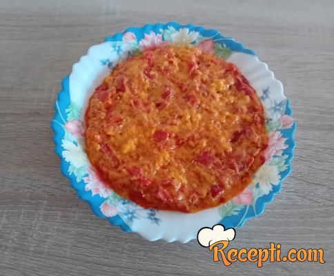 Paradajz sa paprikom, jajima i kačkavaljem