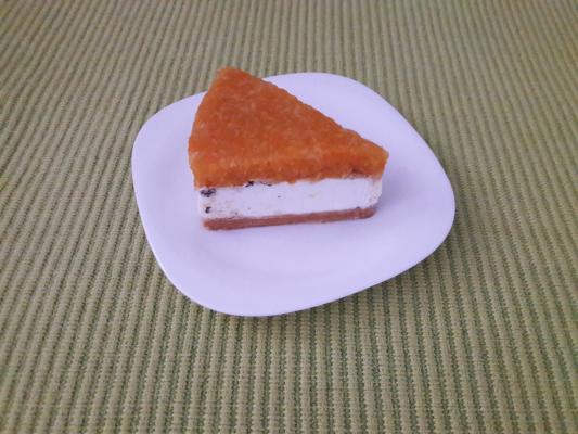 Cheesecake  sa breskvama i čokoladnim keksom