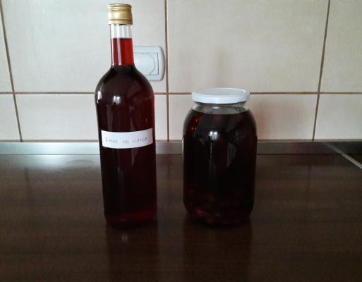 Domaći liker od višnje
