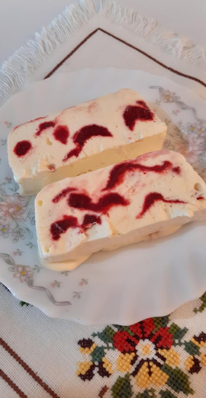 Vanila višnja sladoled tortica