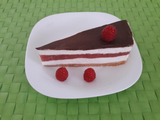 Cheescake sa malinama i čokoladnim prelivom