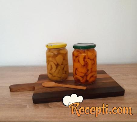 Domaći kompot od kajsija i bresaka