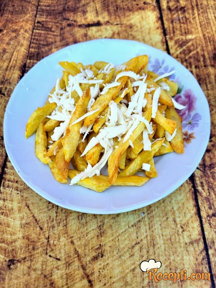 Pomfrit sa sirom