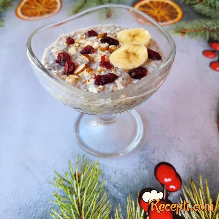 Čia puding sa brusnicom i bananama