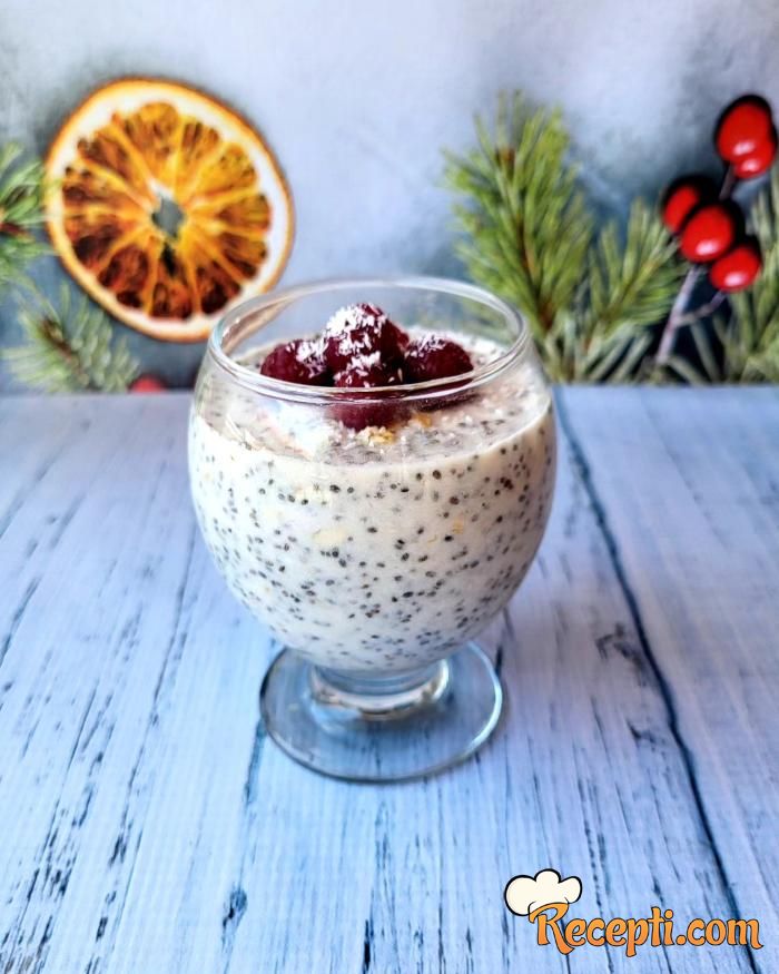 Čia puding sa malinama i kokosom