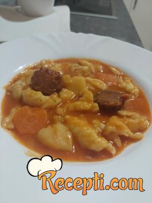 Krompir paprikaš sa valjuškama