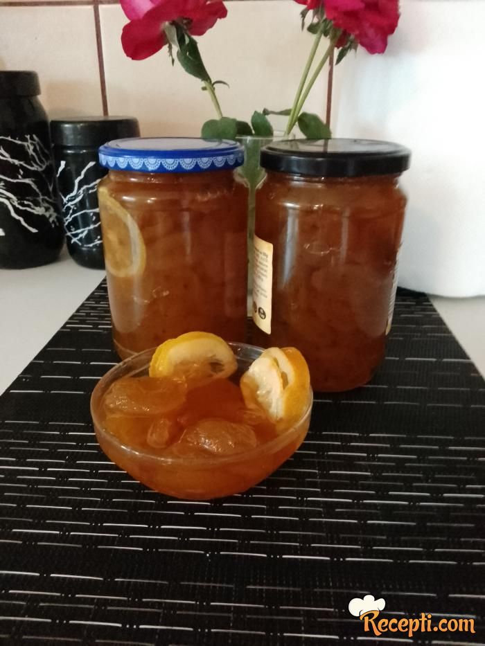 Domaće slatko od šljiva