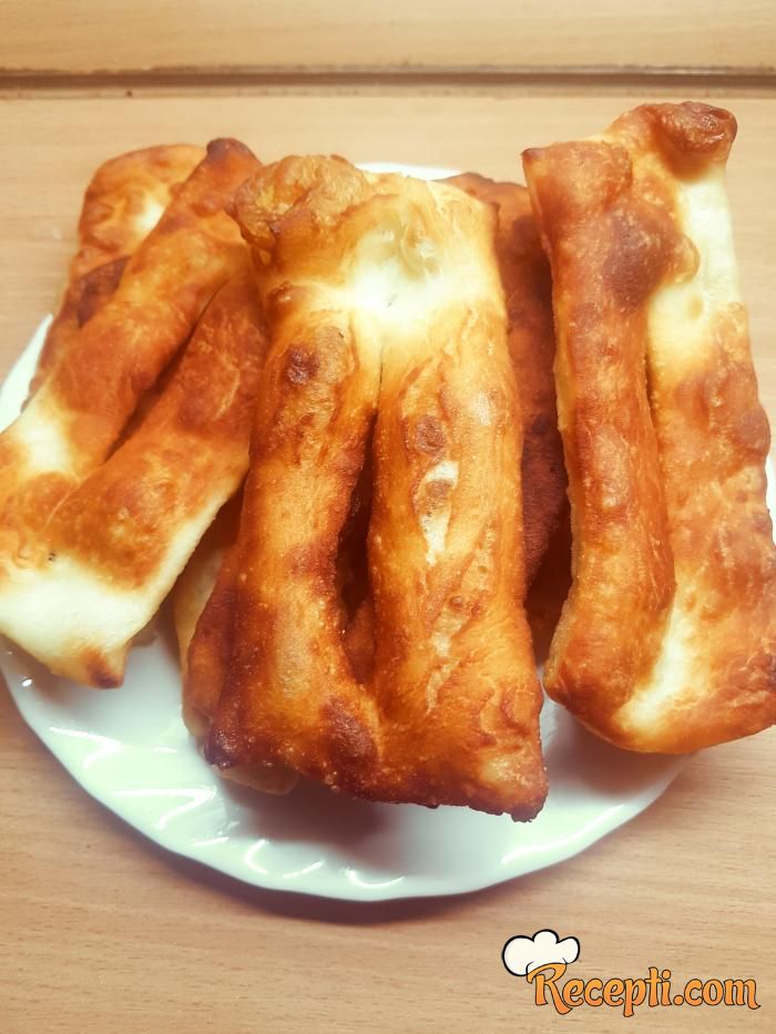 Pita potkovica pržena na ulju