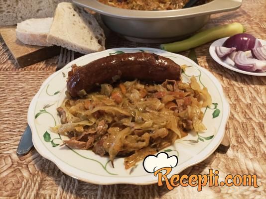 Kupus sa kobasicama i pivom