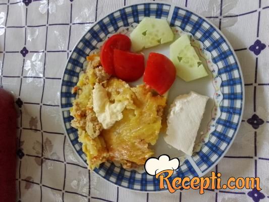 Musaka sa mlevenim mesom i rendanim krompirom 