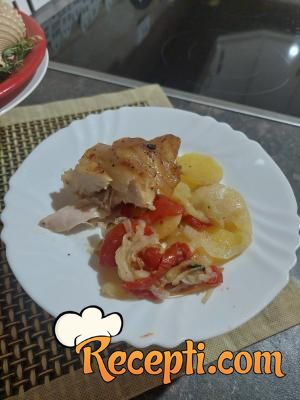 Piletina sa slaninom i povrćem