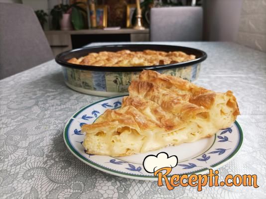 Pita sa sirom i kajmakom od kupovnih kora