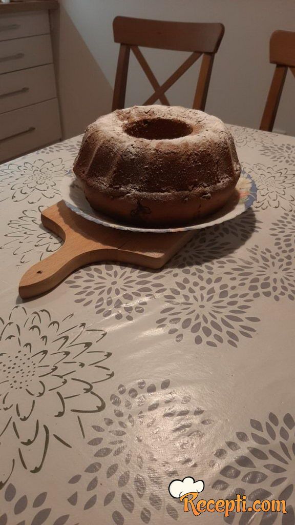 Kuglof sa suvim grožđem