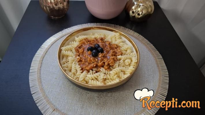 Fusilli sa Bolognese sosom