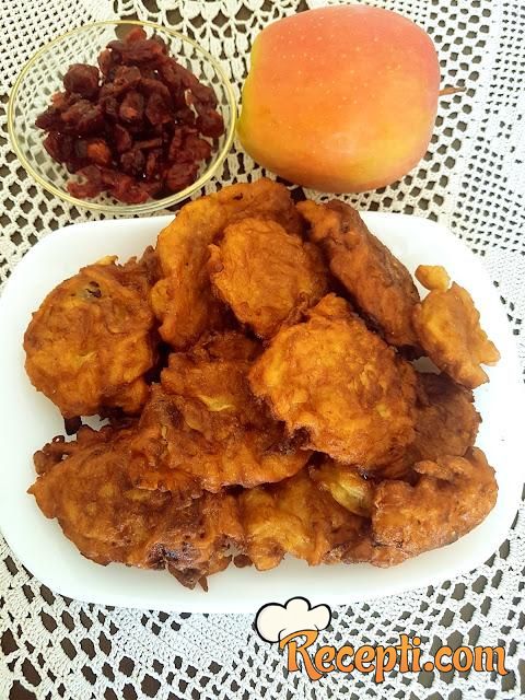 Uštipci sa jabukama i suvim grožđem