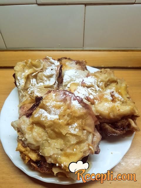 Prelivena pita sa šljivama